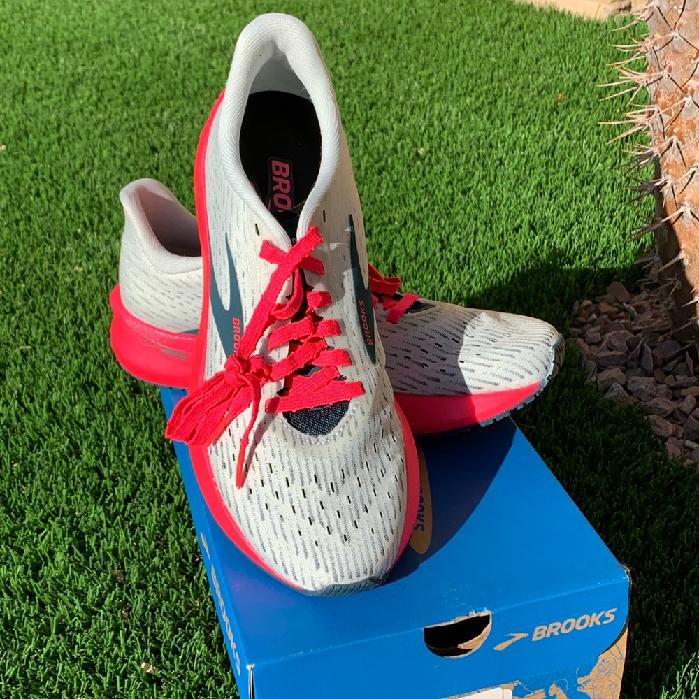 WOMEN’S BROOKS HYPERION TEMPO ~ BRAND NEW!